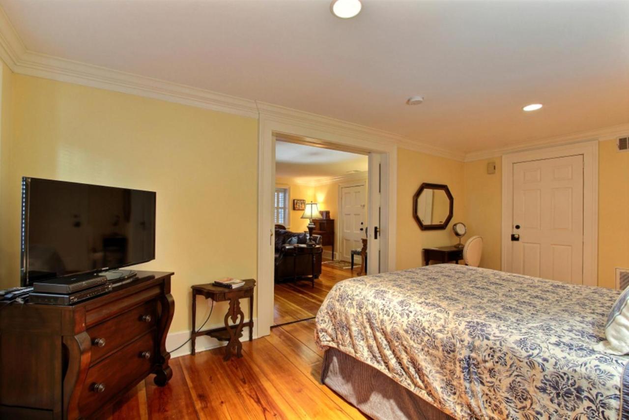 Bird Baldwin Magnolia Suite Savannah Exterior photo